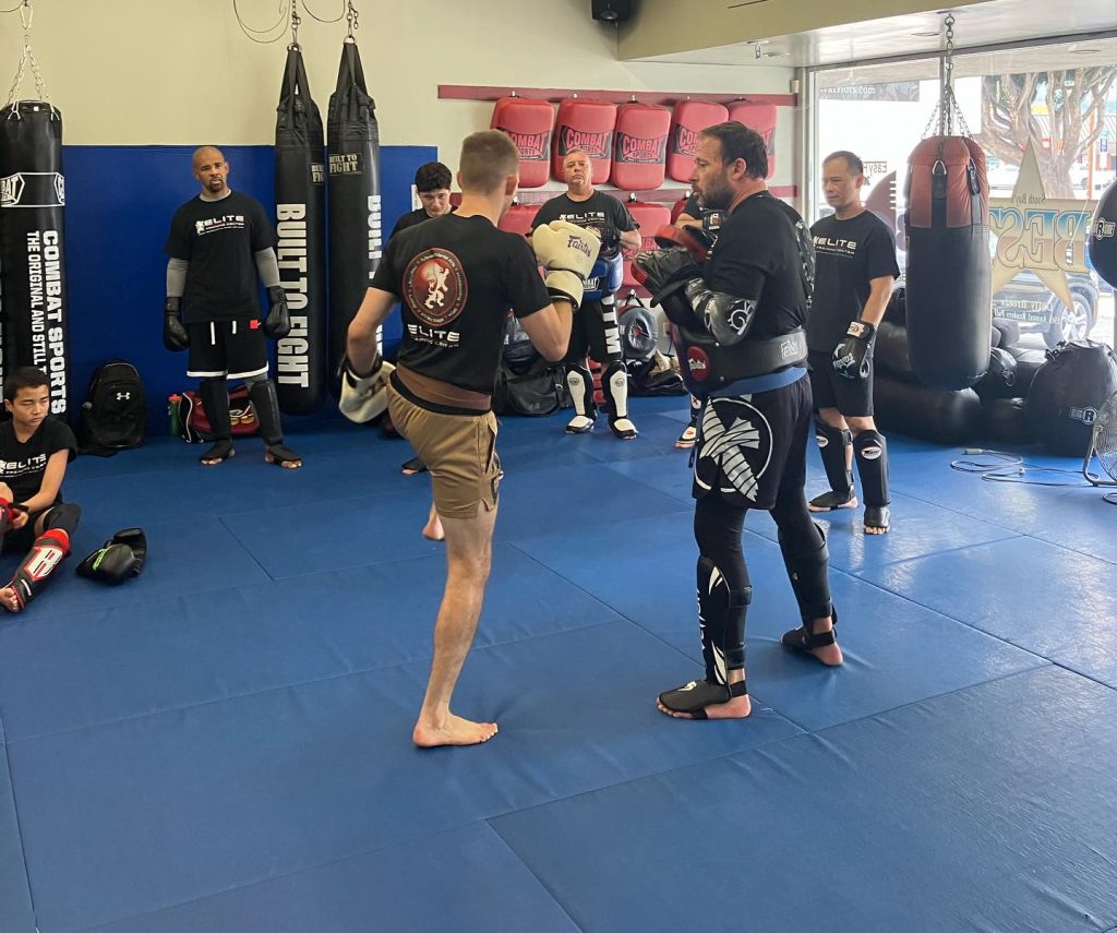 muay thai kickboxing training classes